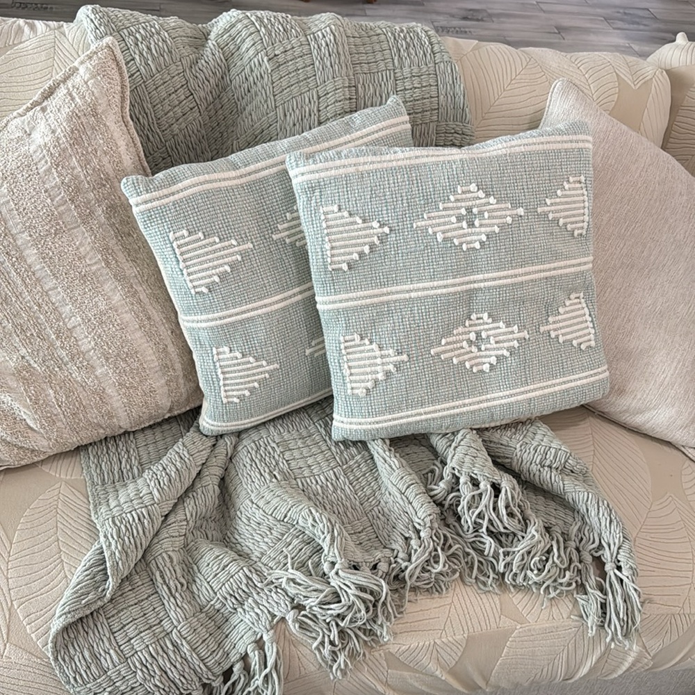 Set of 2 beachy 🏝️ boho 🌅🏝️accent pillow covers